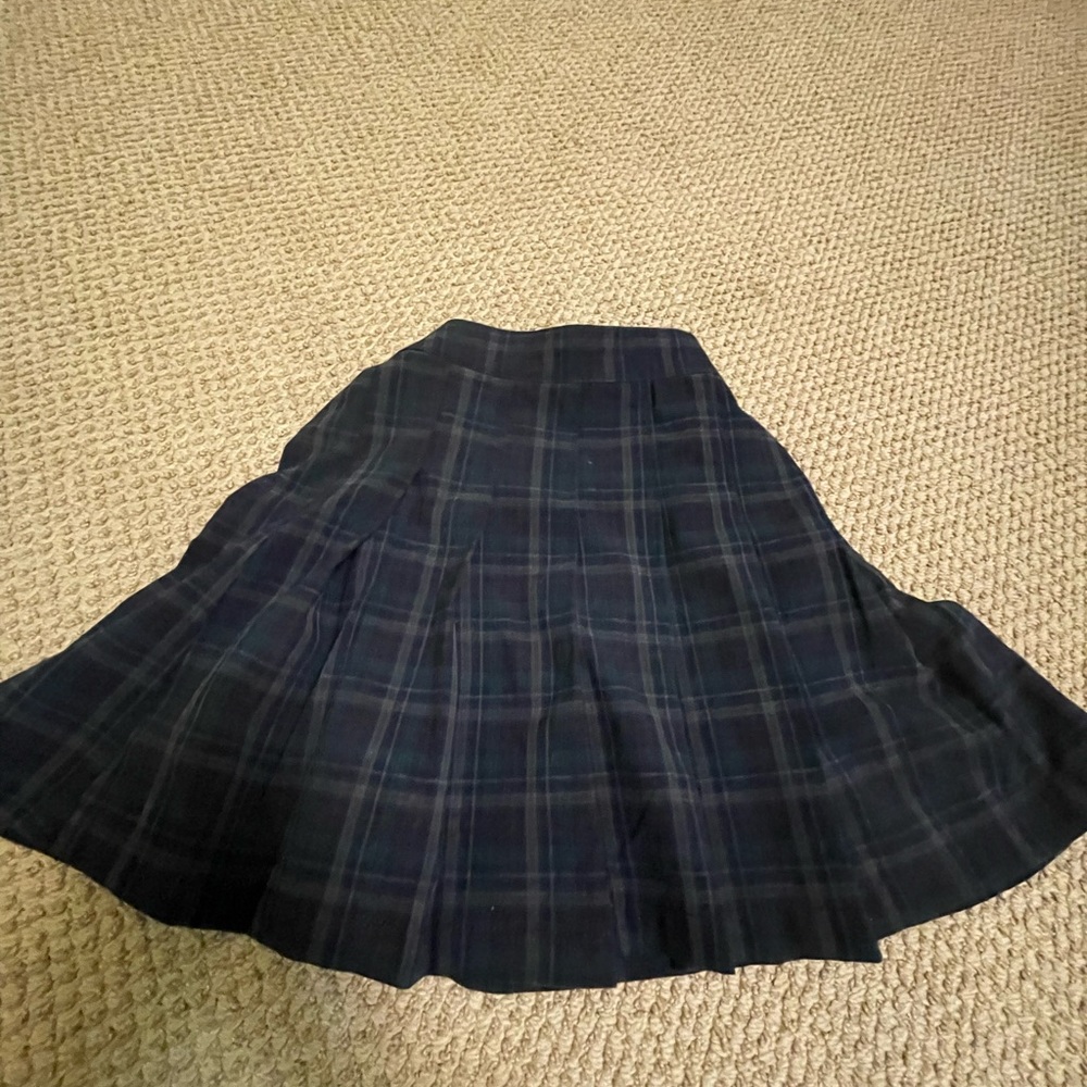 pleated american eagle plaid skirt navy blue with green and side button and zip